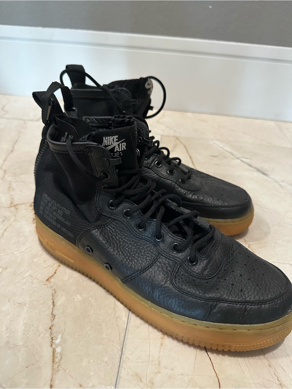 Nike SF Air Force 1 Mid sneakers in a black and gum colorway Men’s Sz 10.5
